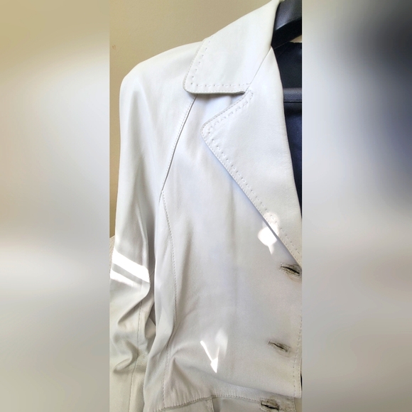 ELIE TAHARI WHITE LEATHER COAT - Picture 9 of 16